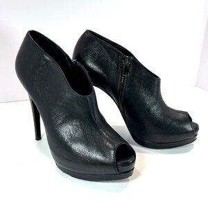 Vera Wang Lavender Black Heeled Booties Women Sz 6.5- Quiet Luxury Vtg Peep Toe